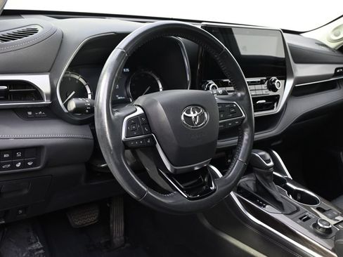 Used 2021 Toyota Highlander Platinum AWD/4WD image 11