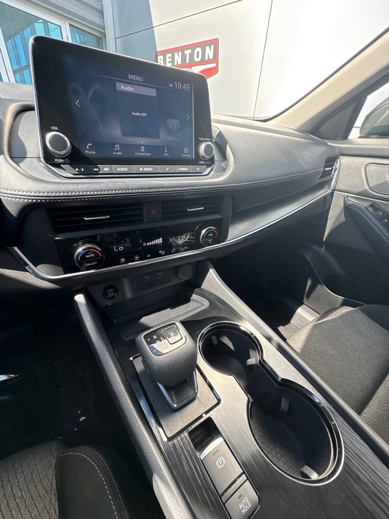 Used 2024 Nissan Rogue SV FWD image 20
