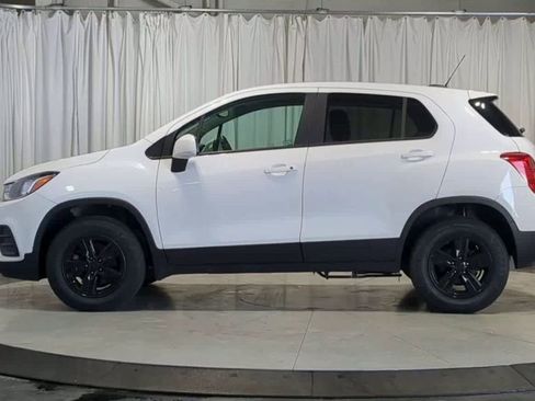Used 2021 Chevrolet Trax LS w/ Tint and Cruise Package AWD/4WD image 6