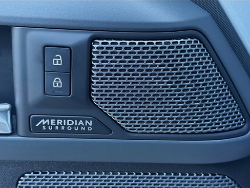 Used 2023 Land Rover Defender 110 X image 23