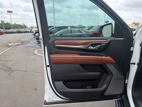 Used 2024 GMC Yukon Denali Ultimate AWD/4WD image 18