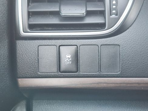 Used 2016 Toyota Camry XLE image 23