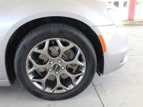 Used 2017 Chrysler 300 S AWD/4WD image 47