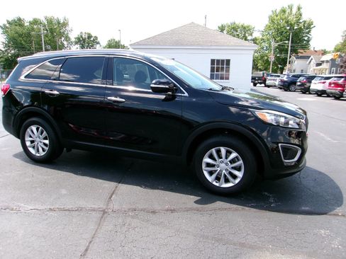 Used 2018 Kia Sorento FWD image 4