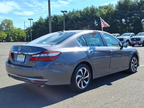 Used 2017 Honda Accord EX image 5