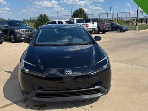 Used 2024 Toyota Prius LE FWD image 8
