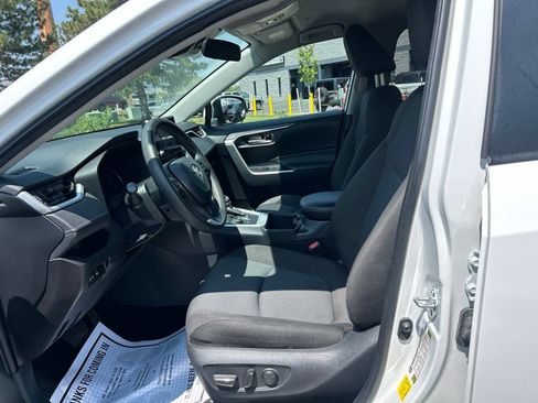 Used 2025 Toyota RAV4 XLE AWD/4WD image 24