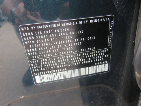 Used 2019 Volkswagen Tiguan SE image 38