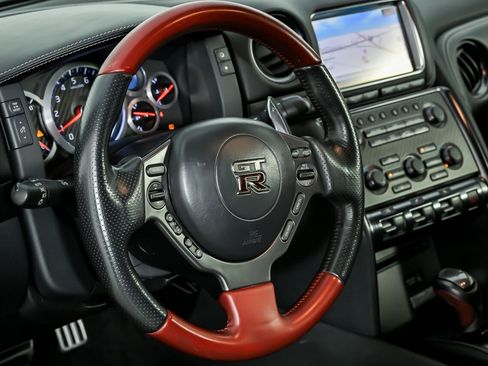 Used 2015 Nissan GT-R Black Edition image 25