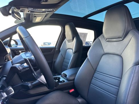 Certified 2023 Porsche Cayenne AWD/4WD image 5