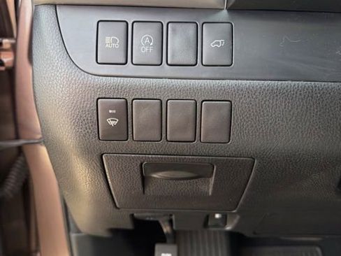 Used 2018 Toyota Highlander Plus FWD image 21