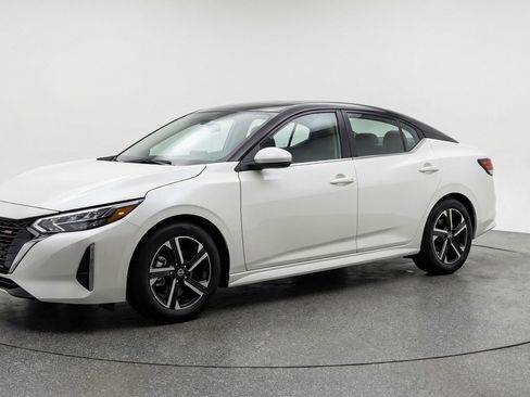 Used 2025 Nissan Sentra SV image 3