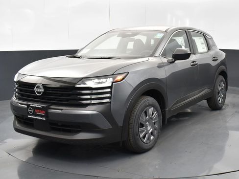 Used 2025 Nissan Kicks S image 3