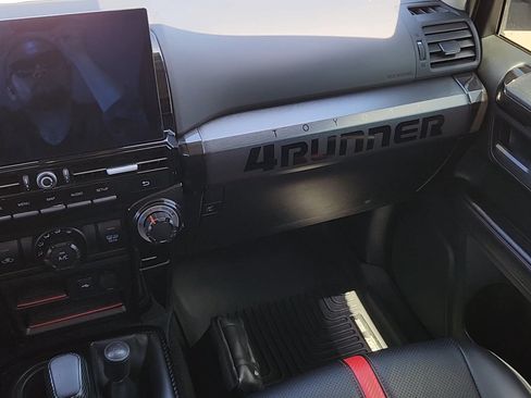 Used 2022 Toyota 4Runner TRD Off-Road AWD/4WD image 6