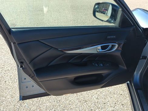 Used 2018 INFINITI Q70 Luxe image 23