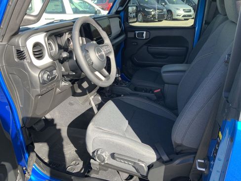 Used 2025 Jeep Wrangler Sport image 22