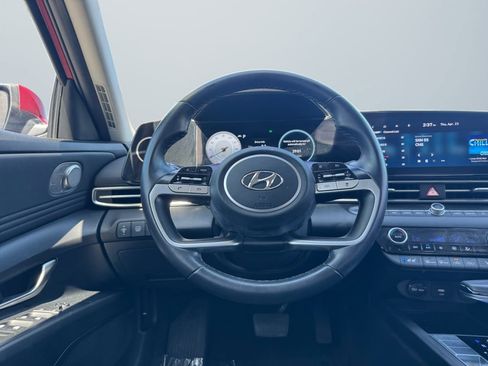 Used 2022 Hyundai Elantra Limited FWD image 11