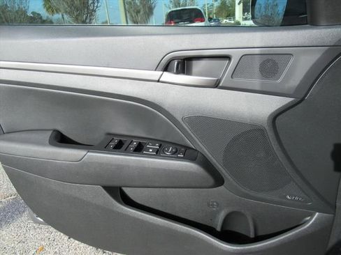 Used 2019 Hyundai Elantra Limited w/ Cargo Package image 17