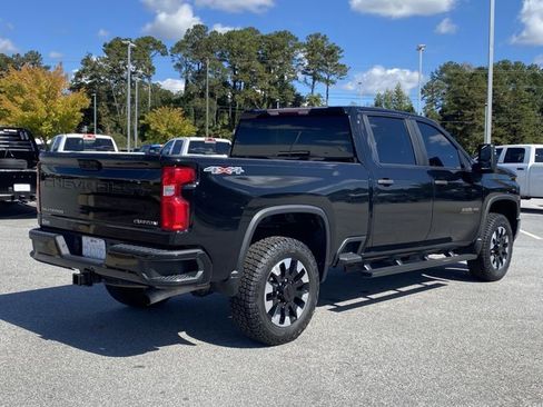 Used 2020 Chevrolet Silverado 2500 Custom w/ Custom Value Package image 4