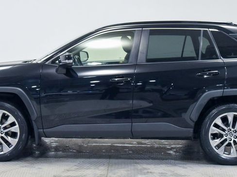 Used 2019 Toyota RAV4 XLE Premium w/ All Weather Liner Package image 8