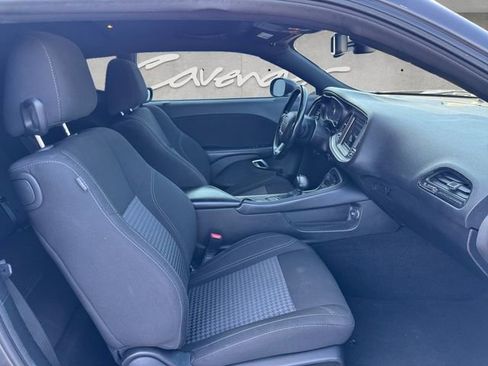 Used 2022 Dodge Challenger SXT image 24