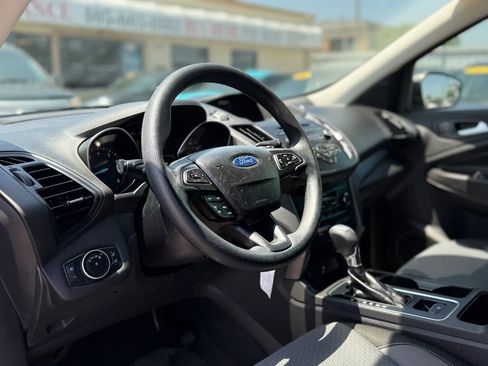 Used 2017 Ford Escape SE FWD image 16