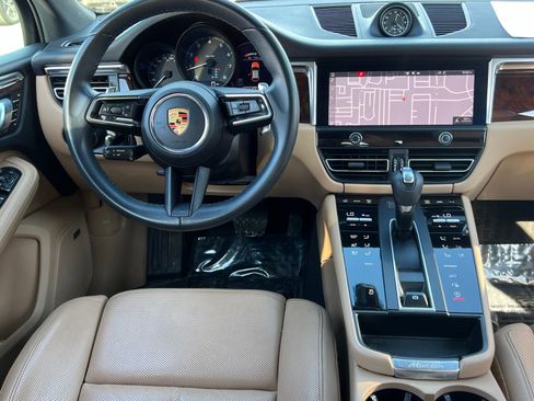 Certified 2022 Porsche Macan image 16