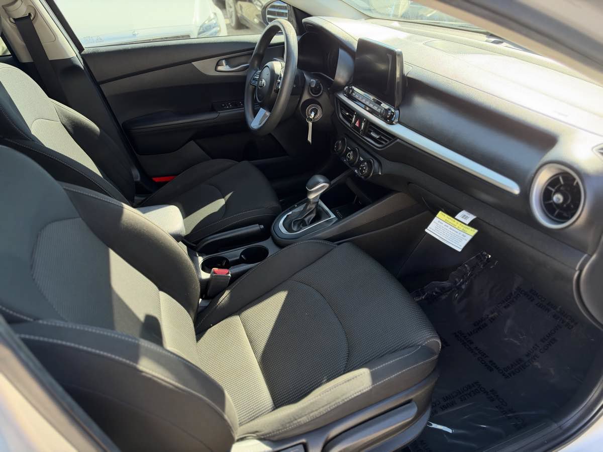 Used 2020 Kia Forte LXS FWD image 17