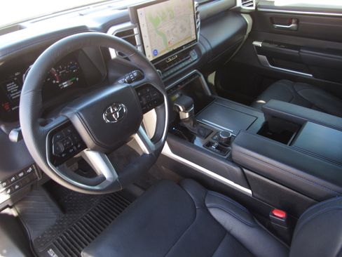 Used 2024 Toyota Sequoia Platinum image 16