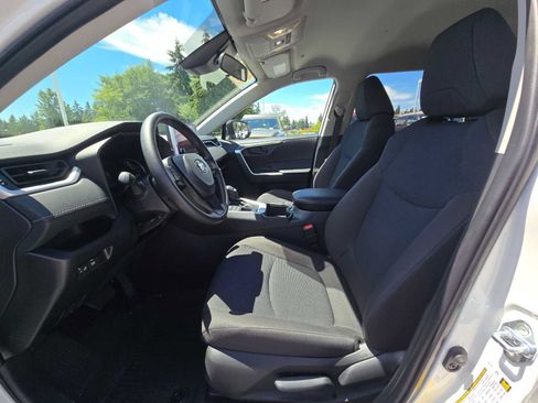 Used 2025 Toyota RAV4 LE AWD/4WD image 21