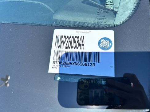 Used 2022 Toyota Highlander LE image 31