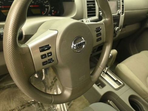 Used 2018 Nissan Frontier SV AWD/4WD image 16