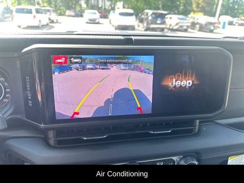 Used 2024 Jeep Wrangler Unlimited Rubicon AWD/4WD image 14
