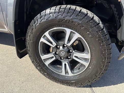 Used 2017 Toyota Tacoma TRD Sport AWD/4WD image 13