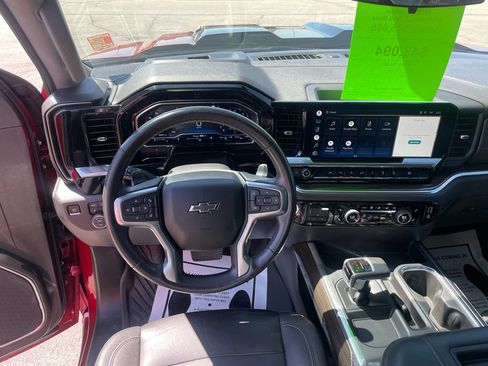 Used 2022 Chevrolet Silverado 1500 LT Trail Boss w/ LT Trail Boss Premium Package AWD/4WD image 12
