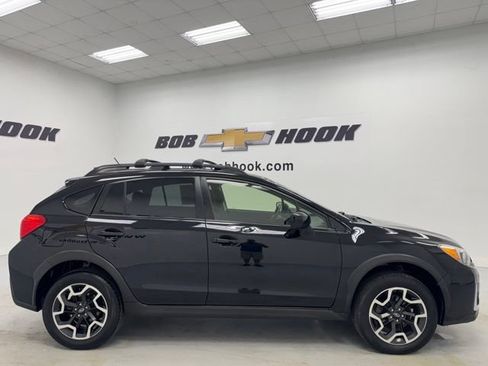 Used 2017 Subaru Crosstrek 2.0i Premium w/ Moonroof Package AWD/4WD image 4