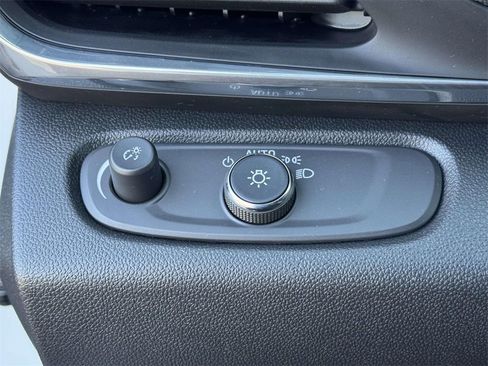 Used 2024 Buick Envista Preferred image 28