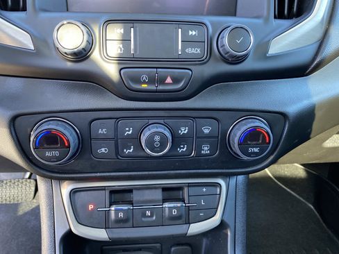 Used 2022 GMC Terrain Denali w/ Denali Premium Package image 13