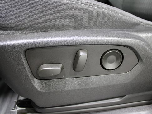 Used 2024 Chevrolet Silverado 2500 Custom w/ Custom Convenience Package image 4