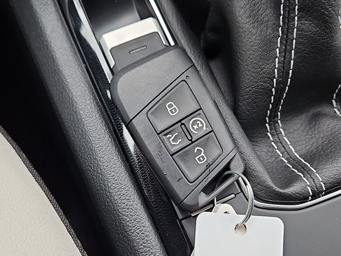 New 2026 Volkswagen Taos SE image 20