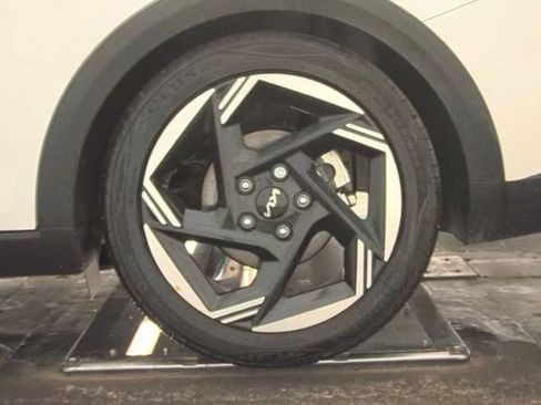 Certified 2025 Kia K4 EX FWD image 12