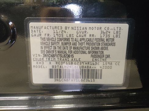 Used 2025 Nissan Versa SR w/ Trunk Package FWD image 33