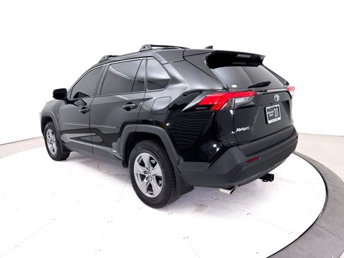 Used 2022 Toyota RAV4 XLE AWD/4WD image 17