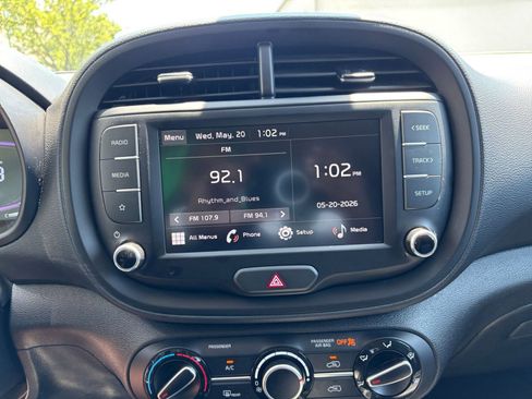 Used 2025 Kia Soul LX w/ LX Technology Package FWD image 21