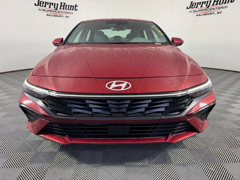 Used 2025 Hyundai Elantra SEL FWD image 5