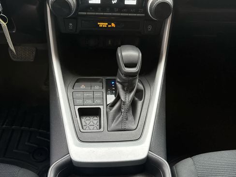 Used 2021 Toyota RAV4 LE image 18