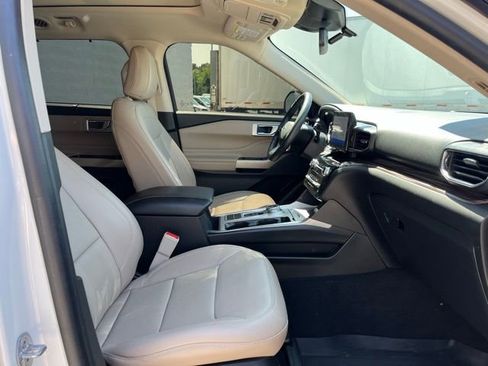 Certified 2022 Ford Explorer Limited w/ Equipment Group 301A RWD image 11
