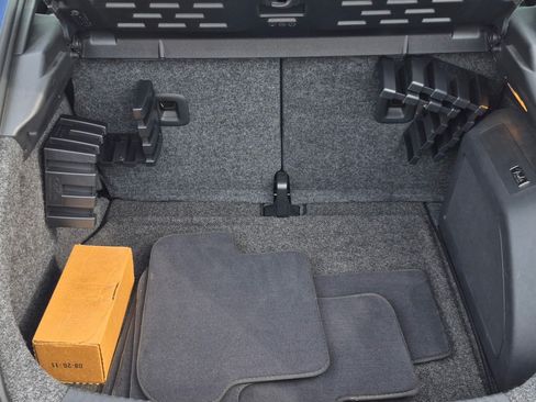 Used 2012 Volkswagen Beetle Turbo FWD image 10