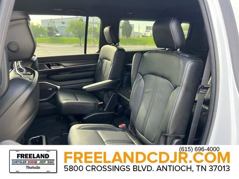 New 2024 Jeep Wagoneer L Series II w/ Flexible Seating Group AWD/4WD image 19