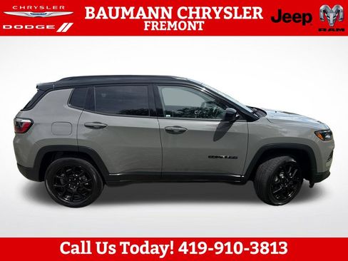 Used 2023 Jeep Compass Latitude w/ Sun and Sound Group AWD/4WD image 7